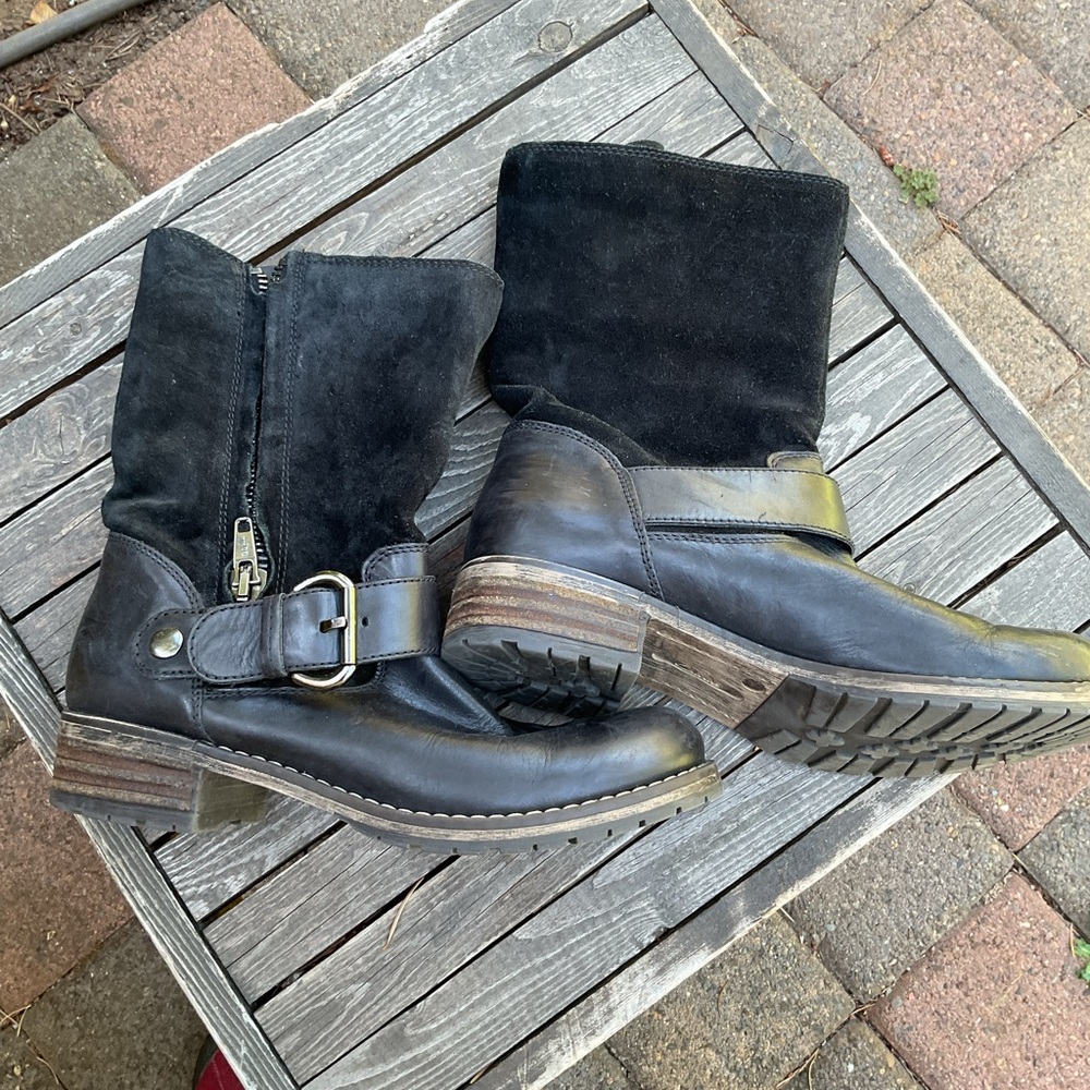 Clarks boots suede/leather top, zip up side. Buckle trim